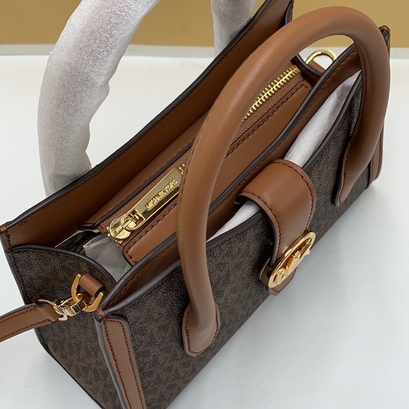 MICHAEL KORS
Gabby Small Logo Satchel Crossbody
COLOR BROWN
NWT - Picture 16 of 16